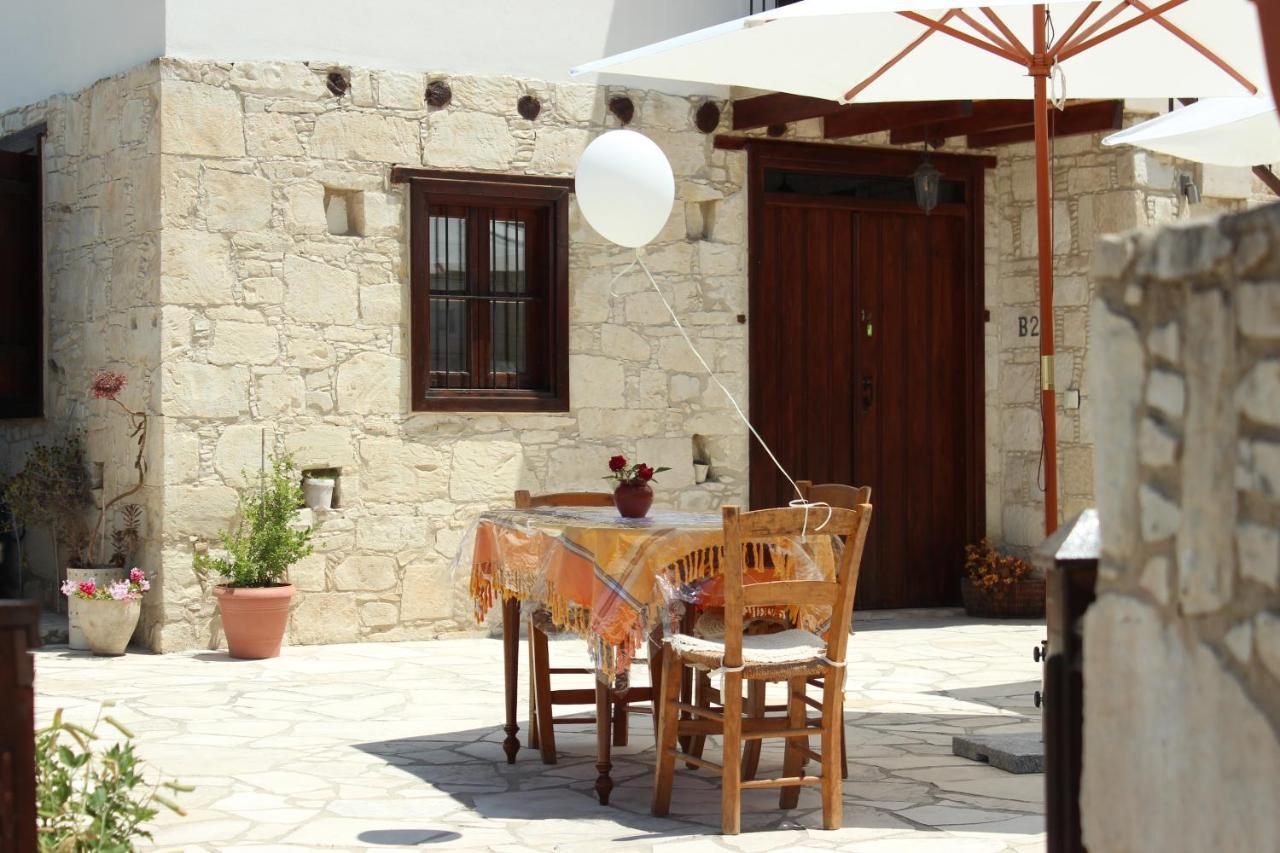 Olympia Traditional Houses Exterior photo