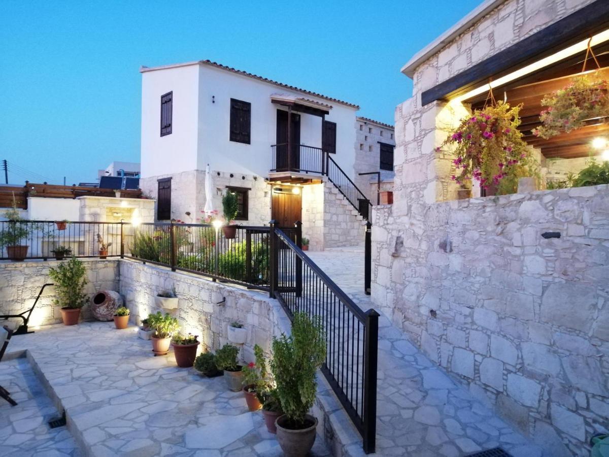 Olympia Traditional Houses Exterior photo