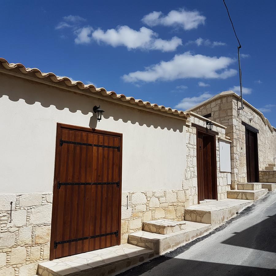 Olympia Traditional Houses Exterior photo